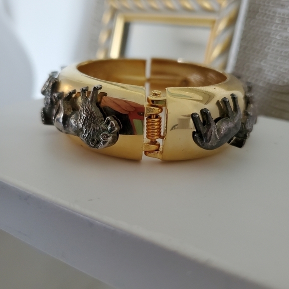 2/$35 Sale Fun Zoo Animal Bangle Bracelet Gold tone - Picture 8 of 11